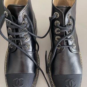 Chanel boots used size 10 black gold chain